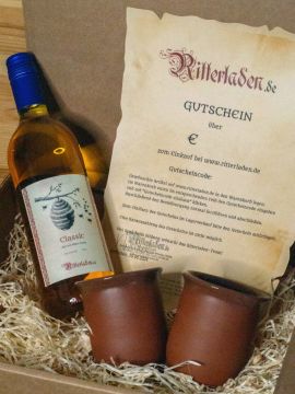 Geschenkbox mit Met, Tonbechern und Einkaufsgutschein